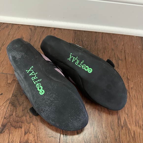 Evolv Climbing Shoes - Picture 2 of 4